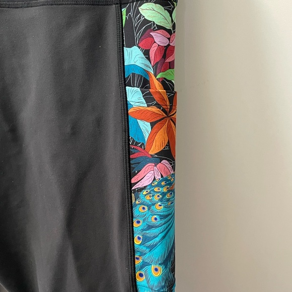 Johnny Was NWT Bee Active Women’s Leggings with Pockets Size XL in Color Pao - Picture 9 of 13